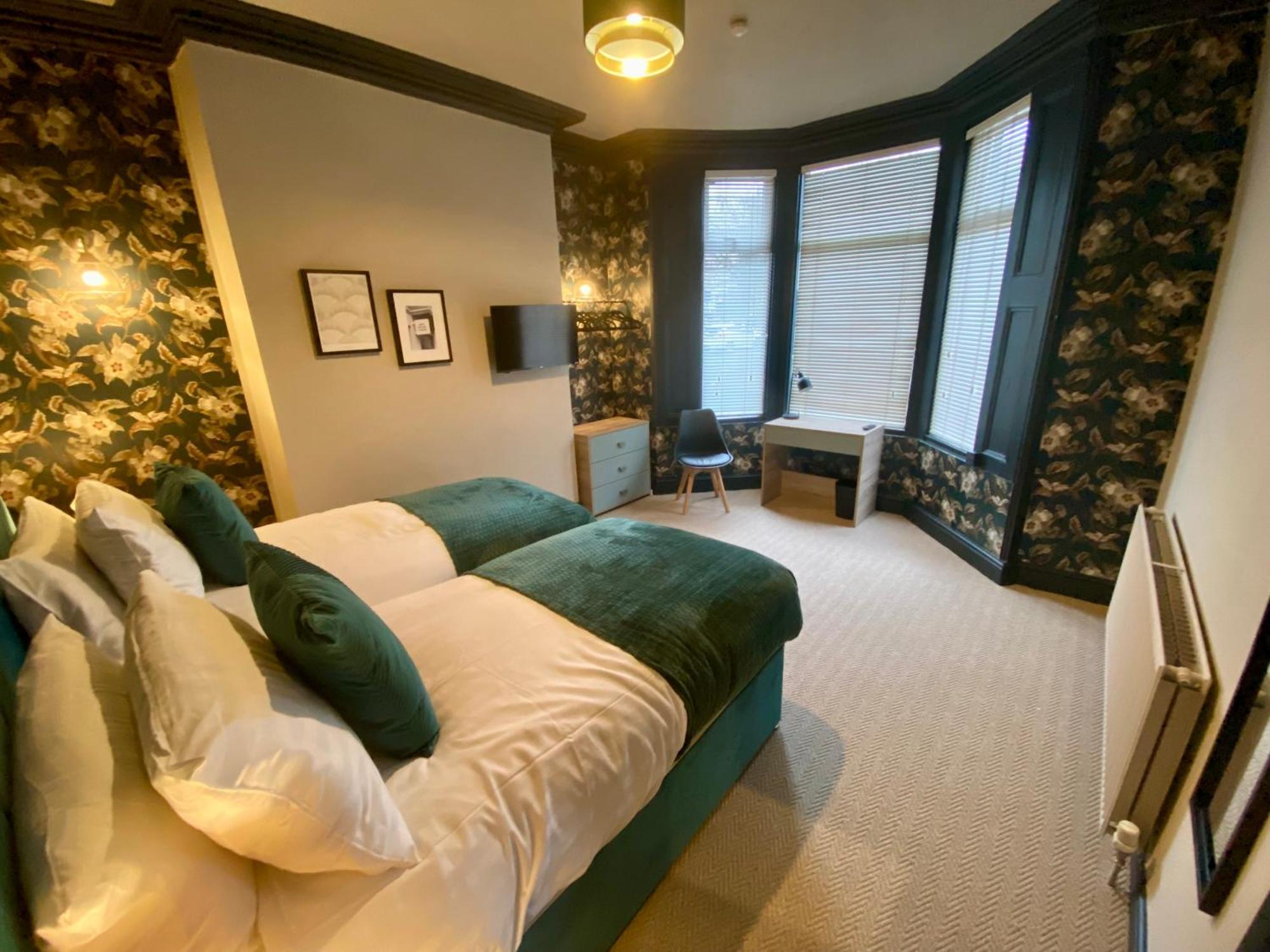 Entire Modern House Liverpool, 6 Bedrooms 외부 사진