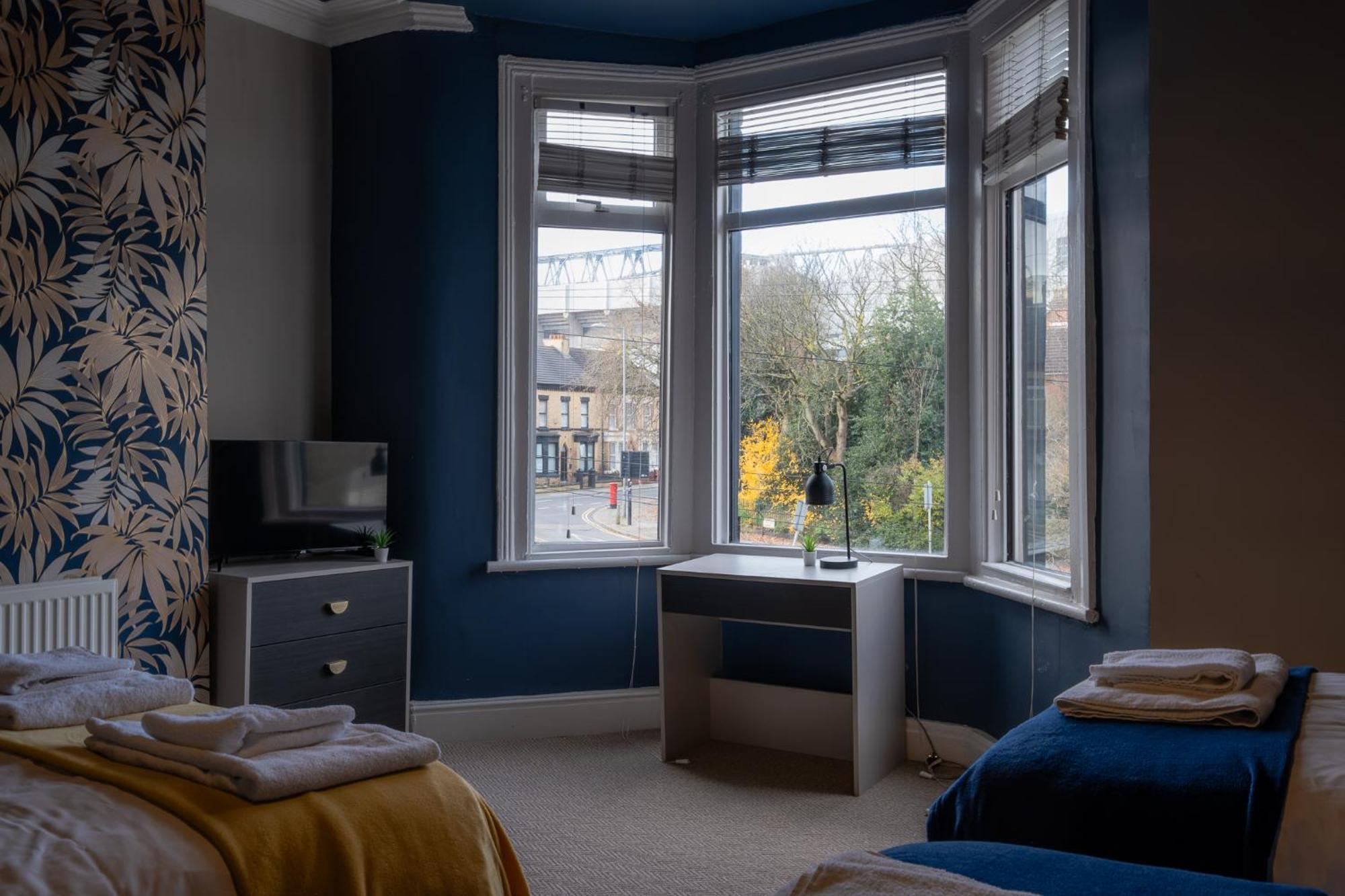 Entire Modern House Liverpool, 6 Bedrooms 외부 사진