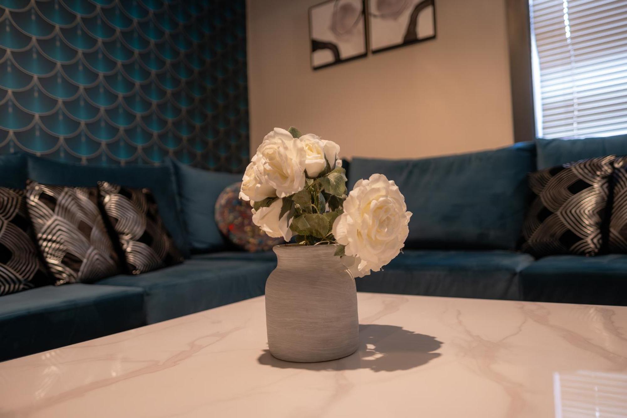 Entire Modern House Liverpool, 6 Bedrooms 외부 사진