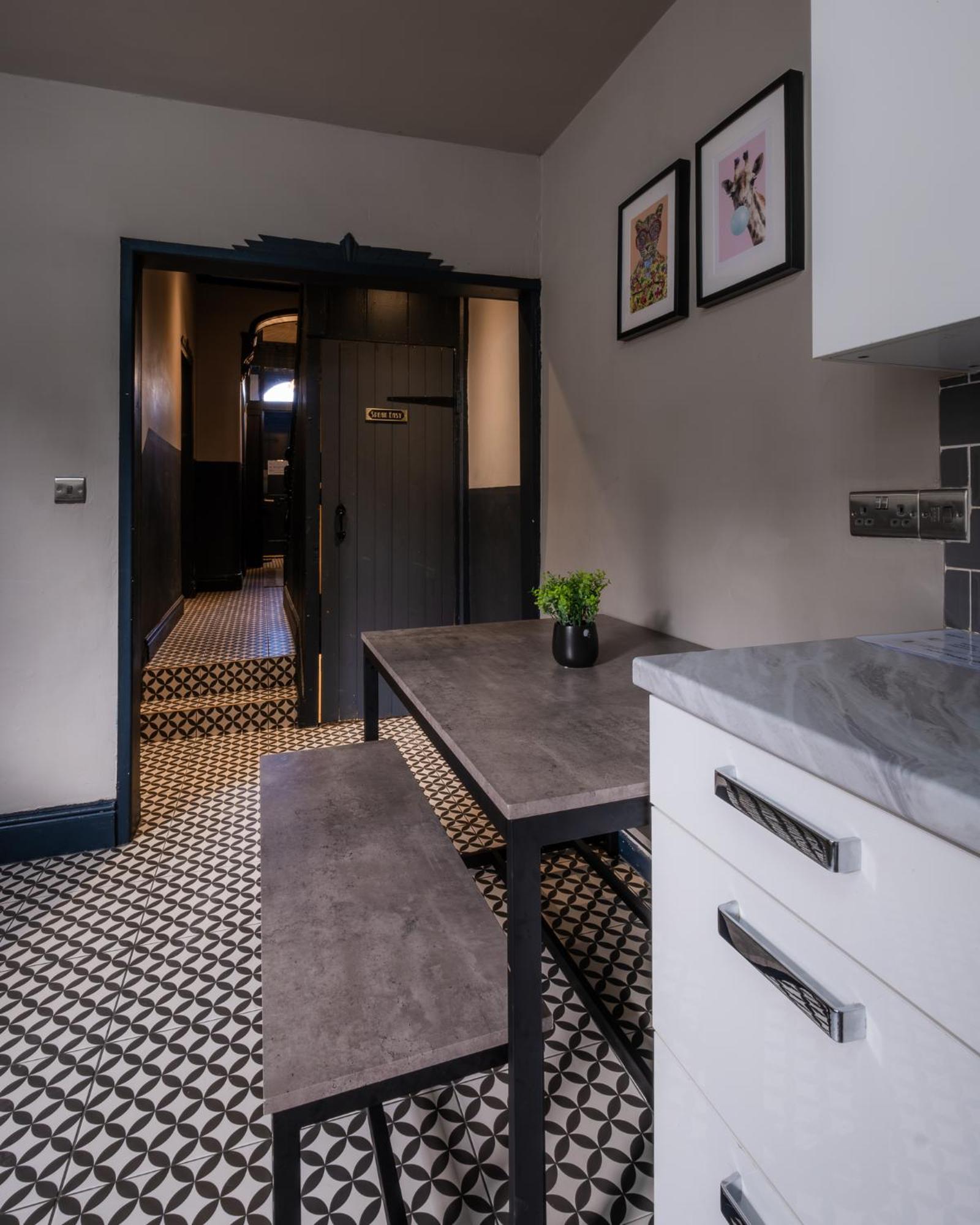 Entire Modern House Liverpool, 6 Bedrooms 외부 사진