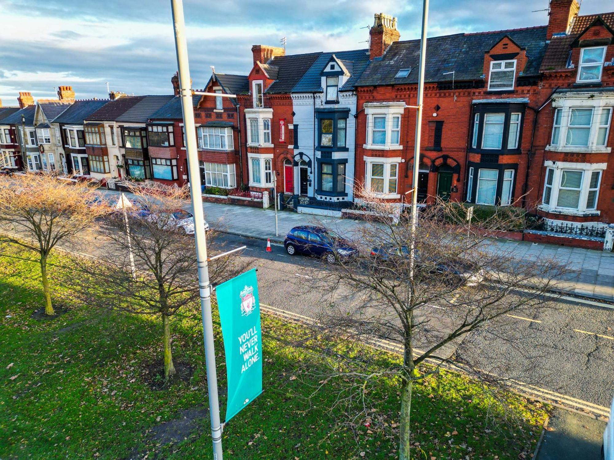 Entire Modern House Liverpool, 6 Bedrooms 외부 사진